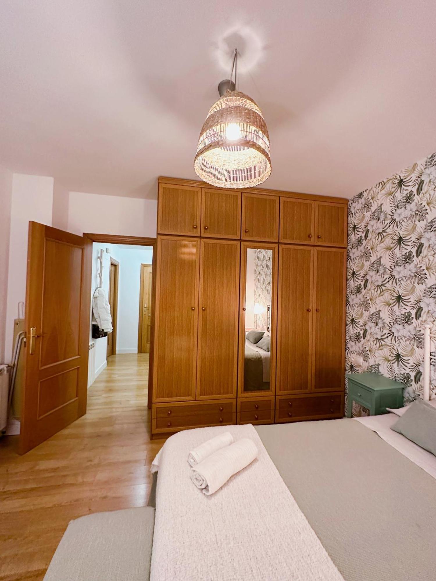 Apartamento Suite Los Deportes Понферада Екстериор снимка